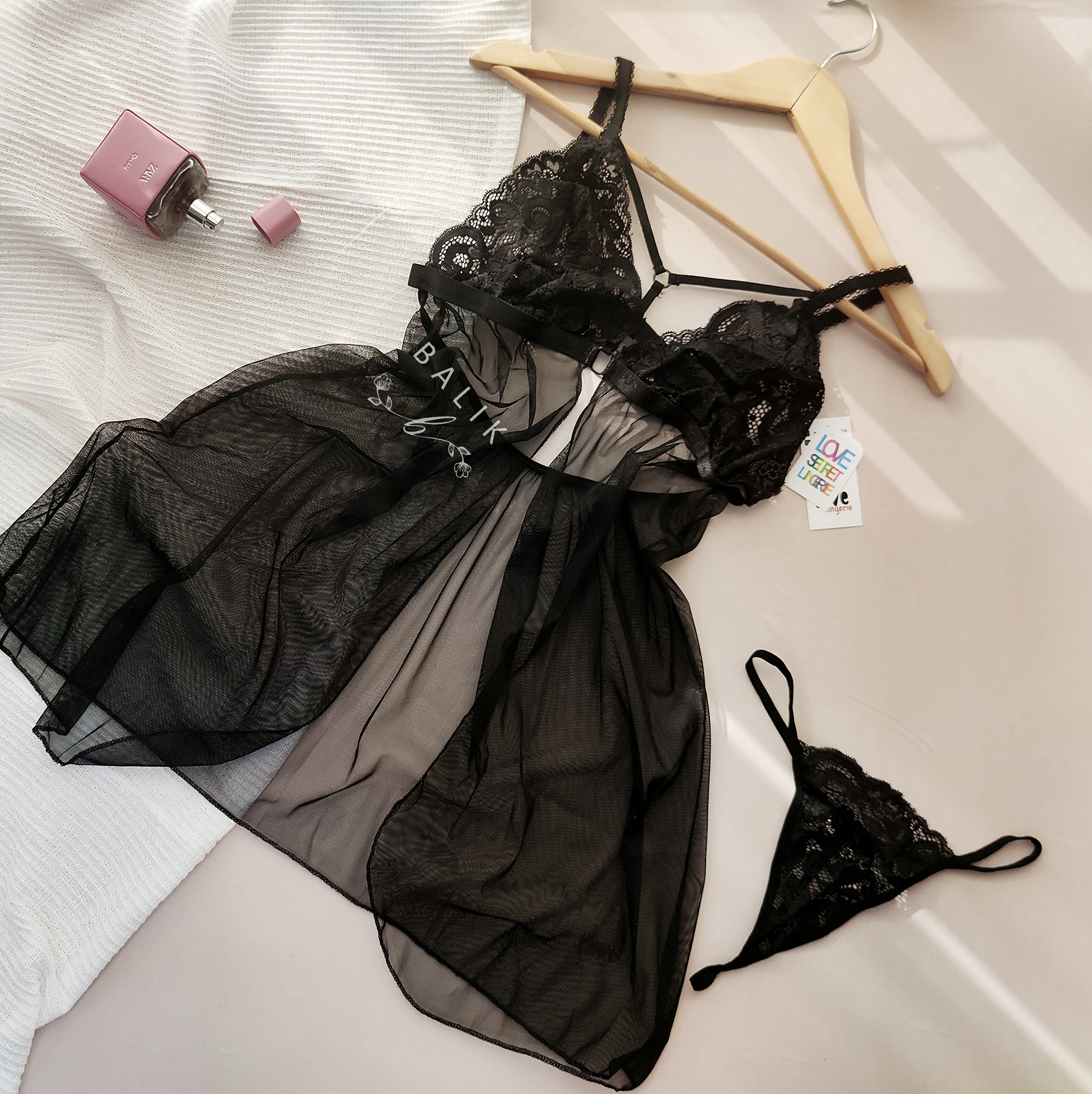 لباس خواب زنانه مشکی توری کد 1030